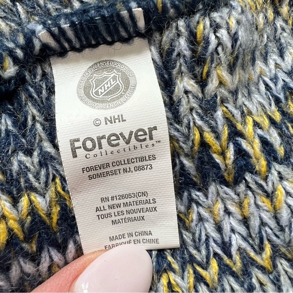 NHL / NASHVILLE PREDATORS BLUE / GOLD KNIT SCARF WITH LOGO - Picture 5 of 6